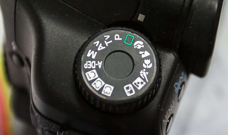 Généralement le mode automatique est représenté par un petit rectangle vert sur votre sélecteur de modes photo.